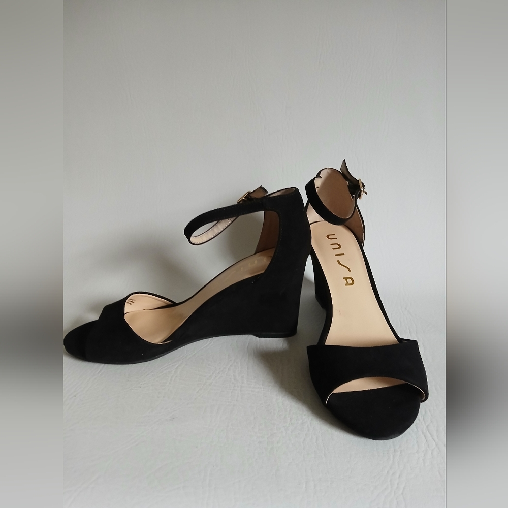 Unisa Women's Black Faux Suede Open Toe Wedge Ankle Strap Shoes Sz7M